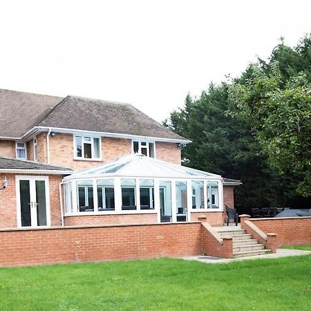 Luxury 6 Bedroom House With Parking - Northwood Northwood  Esterno foto