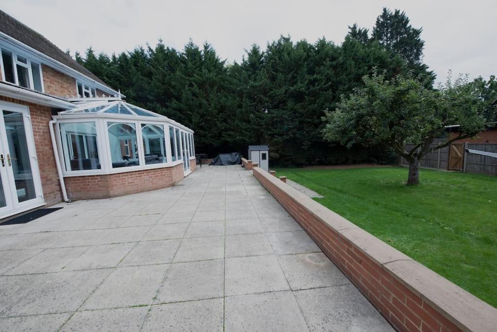 Luxury 6 Bedroom House With Parking - Northwood Northwood  Esterno foto