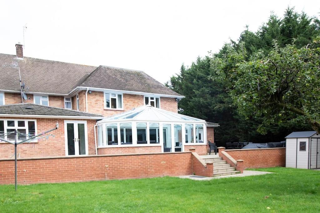 Luxury 6 Bedroom House With Parking - Northwood Northwood  Esterno foto
