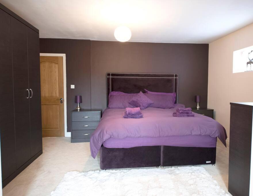 Luxury 6 Bedroom House With Parking - Northwood Northwood  Esterno foto