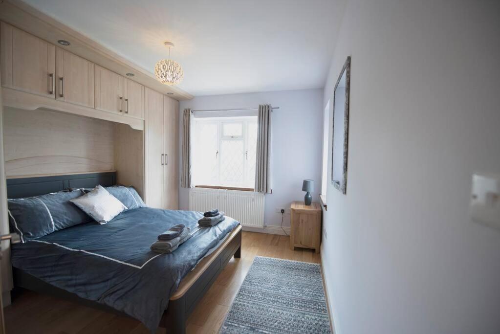 Luxury 6 Bedroom House With Parking - Northwood Northwood  Esterno foto